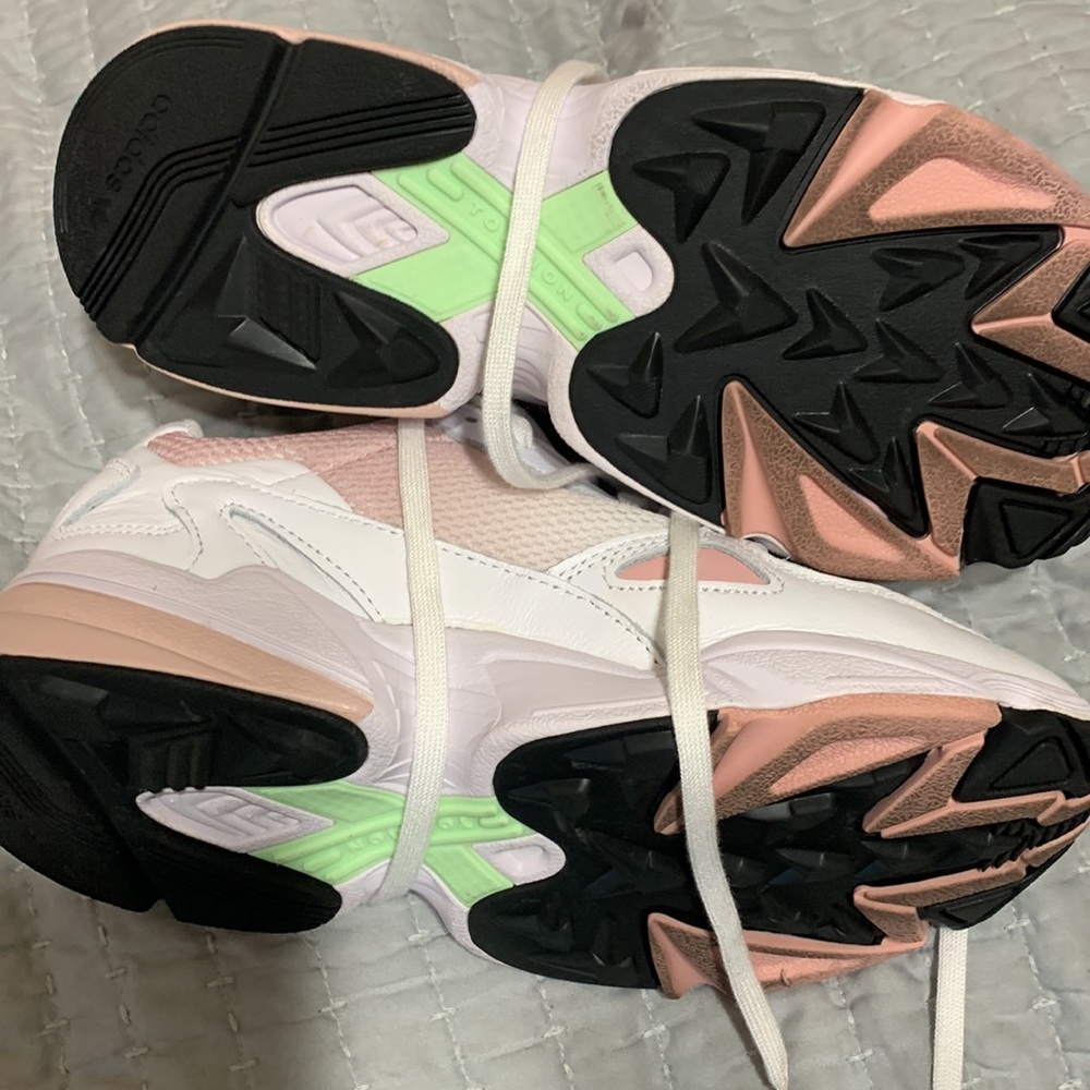 Adidas Torsion tennis shoes - Picture 10 of 12